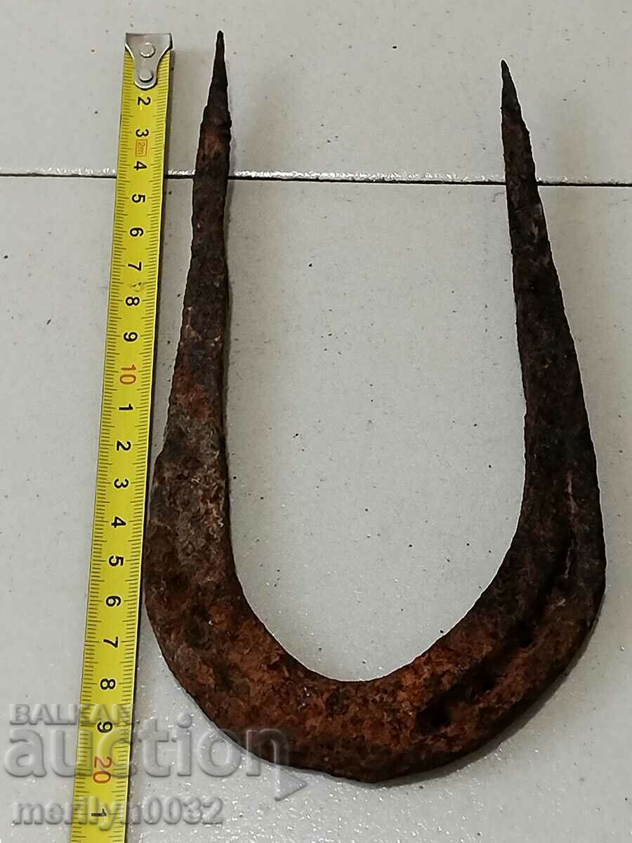 Delivery of Old hand forged horseshoe clamp Delivery of Old hand forged horseshoe clamp