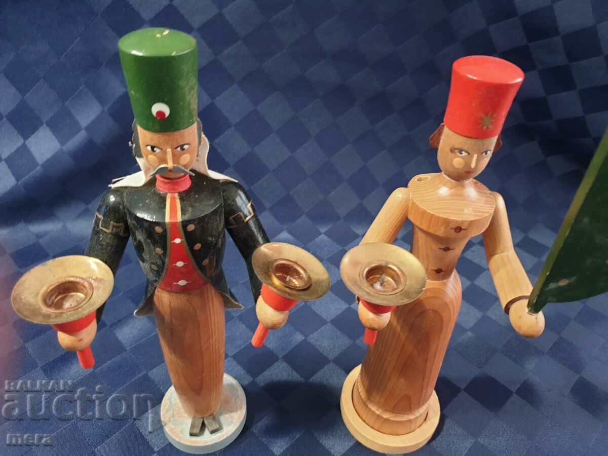 Delivery of Lichterengel & Bergman collectible wooden figures