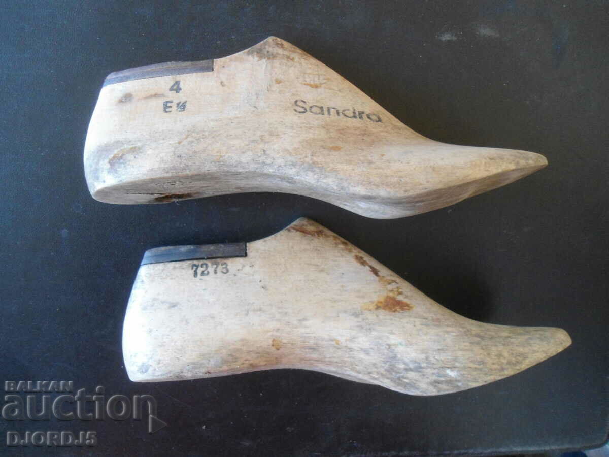 Παλιά ξύλινα καλούπια παπουτσιών με τιμή 25.00 BGN | € 12.78 Παλιά ξύλινα καλούπια παπουτσιών με τιμή 25.00 BGN | € 12.78