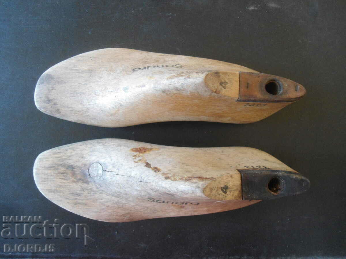 Δημοπρασία Παλιά ξύλινα καλούπια παπουτσιών Δημοπρασία Παλιά ξύλινα καλούπια παπουτσιών