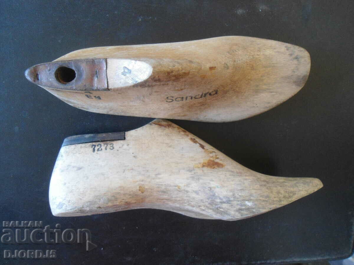 Παράδοση Παλιά ξύλινα καλούπια παπουτσιών Παράδοση Παλιά ξύλινα καλούπια παπουτσιών