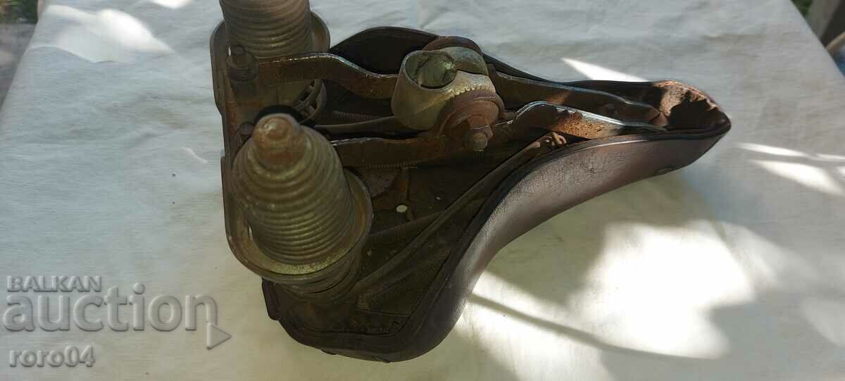 Auction BALKAN - HUNTER - LEATHER SEAT Auction BALKAN - HUNTER - LEATHER SEAT