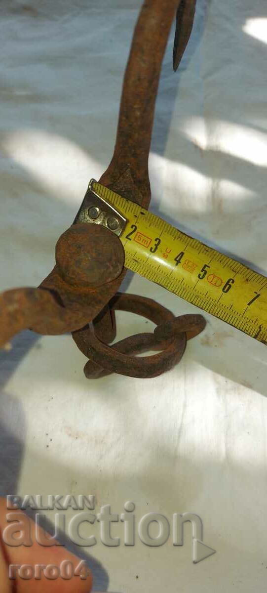 HOOK - WROUGHT IRON - 6 HOOK - WROUGHT IRON - 6