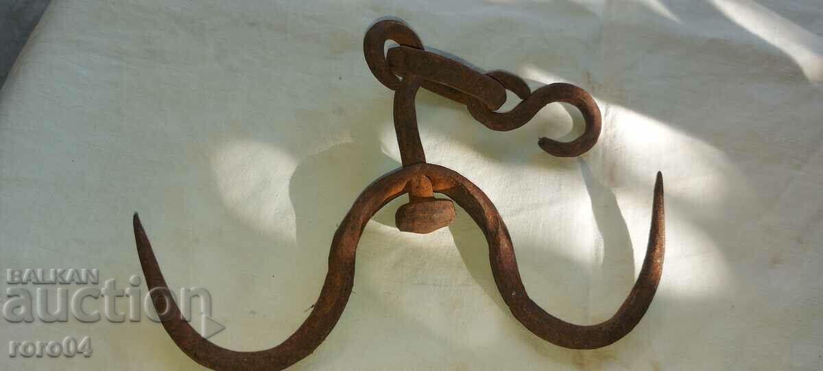HOOK - WROUGHT IRON - 7 HOOK - WROUGHT IRON - 7