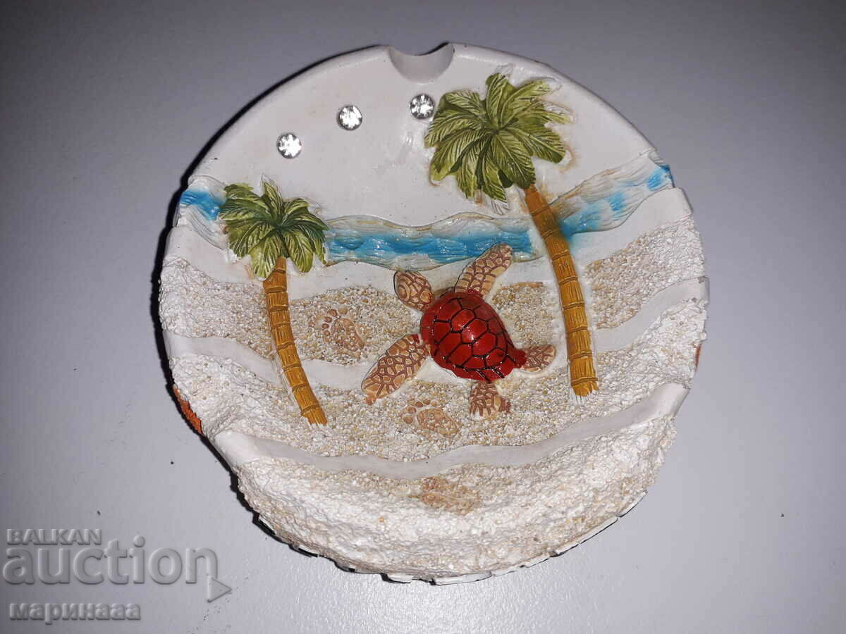 ashtray SOUVENIR. MALDIVES with price 2.50 BGN | € 1.28 ashtray SOUVENIR. MALDIVES with price 2.50 BGN | € 1.28