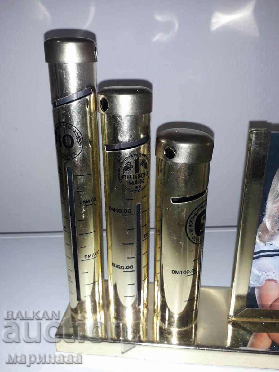 Παράδοση Αντίκα κουμπαράς με πλαίσιο. Γερμανία Παράδοση Αντίκα κουμπαράς με πλαίσιο. Γερμανία