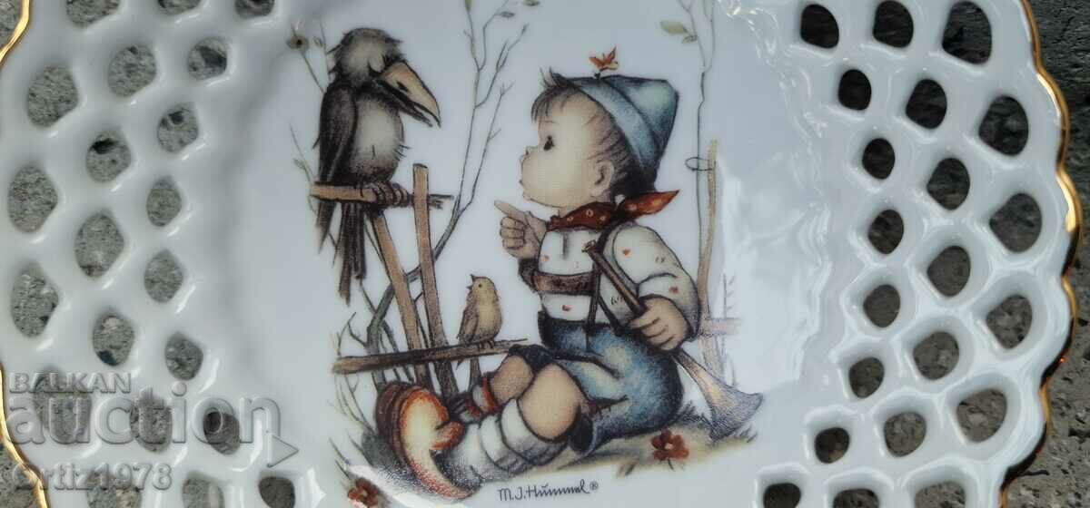 Goebel Hummel – openwork bowl. with price 65.00 BGN | € 33.23 Goebel Hummel – openwork bowl. with price 65.00 BGN | € 33.23