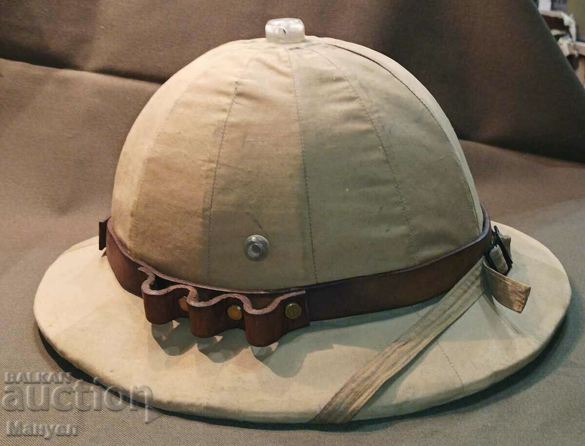 Delivery of I am selling an old Africa helmet.