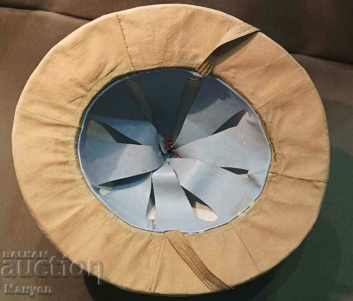 I am selling an old Africa helmet. - 7