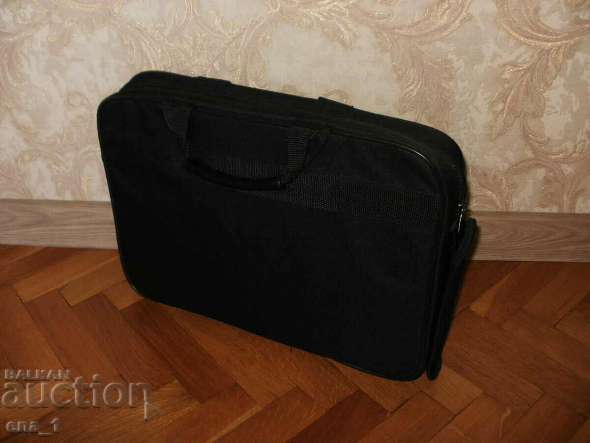 Ποιοτική επώνυμη σχεδόν νέα τσάντα φορητού υπολογιστή Αρ με τιμή € 7.00 | 13.69 BGN Ποιοτική επώνυμη σχεδόν νέα τσάντα φορητού υπολογιστή Αρ με τιμή € 7.00 | 13.69 BGN