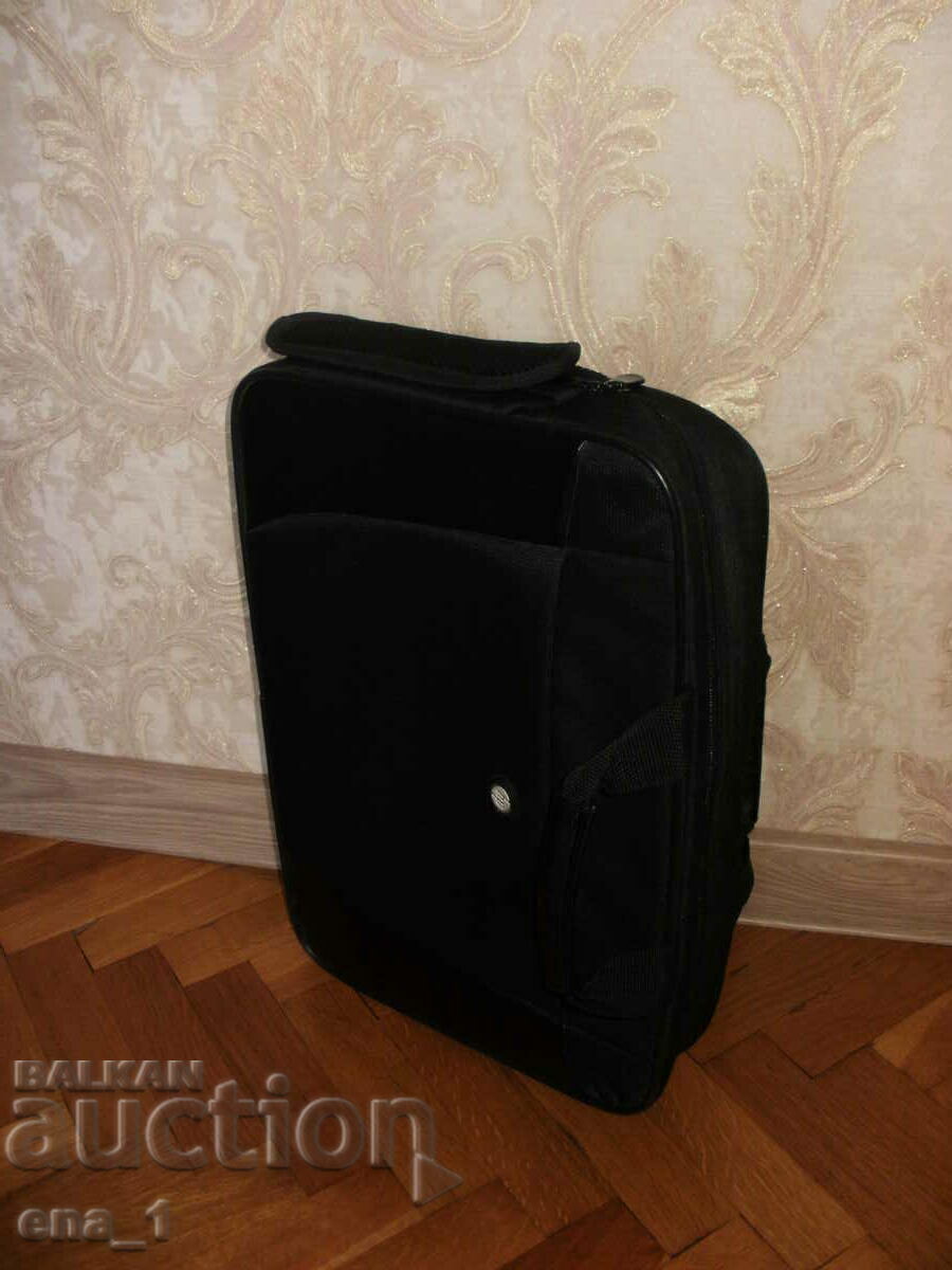 Ποιοτική επώνυμη σχεδόν νέα τσάντα φορητού υπολογιστή Αρ - 5 Ποιοτική επώνυμη σχεδόν νέα τσάντα φορητού υπολογιστή Αρ - 5