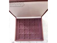 Large box for 16 pcs. Coins