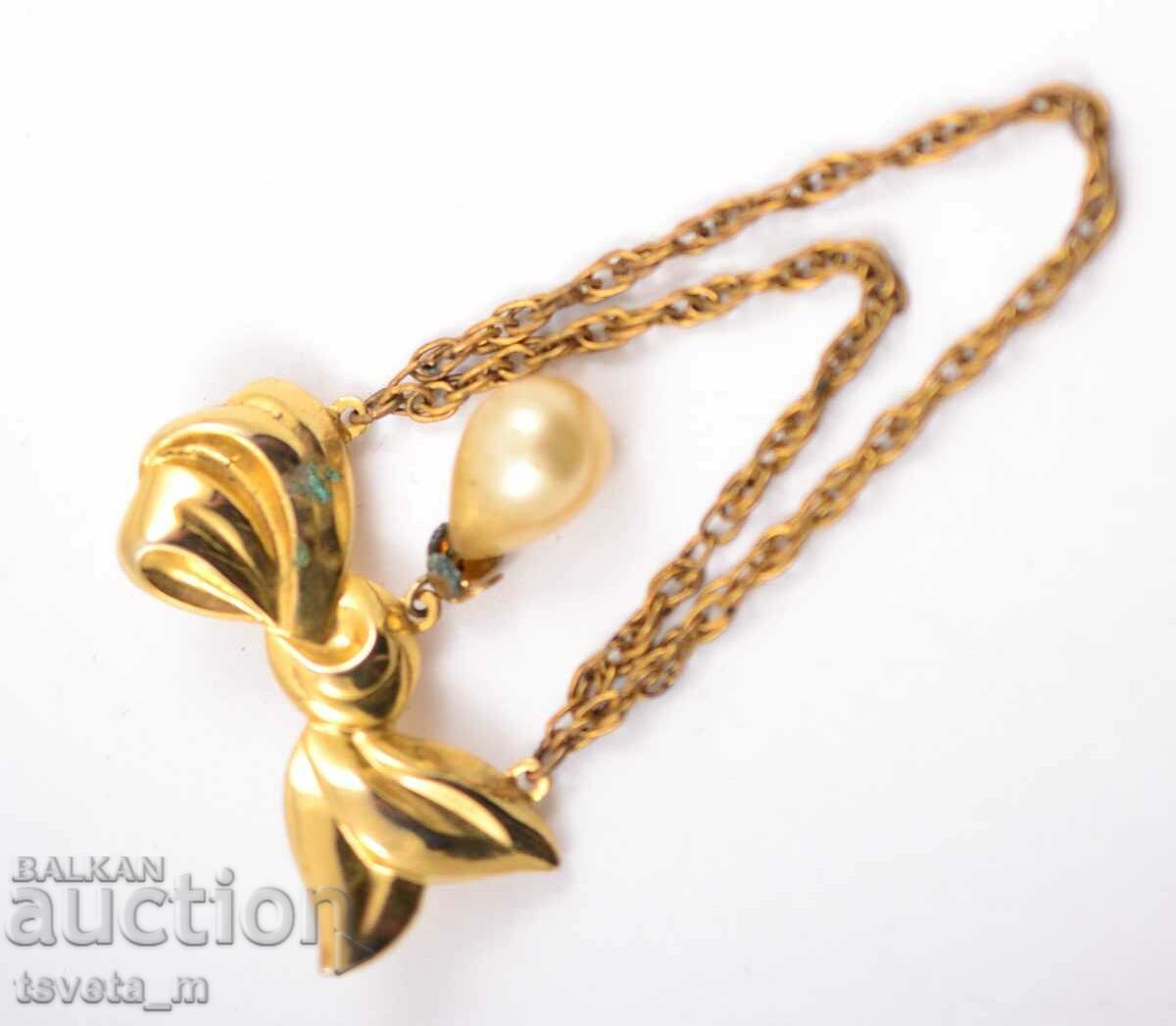 Delivery of Antique brooch Delivery of Antique brooch