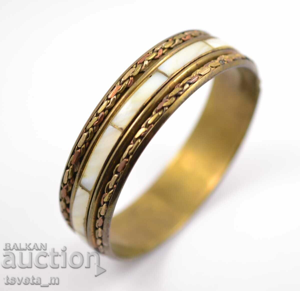 Auction Vintage bracelet with ornaments and mother-of-pearl jewelry vintage bracelet Auction Vintage bracelet with ornaments and mother-of-pearl jewelry vintage bracelet