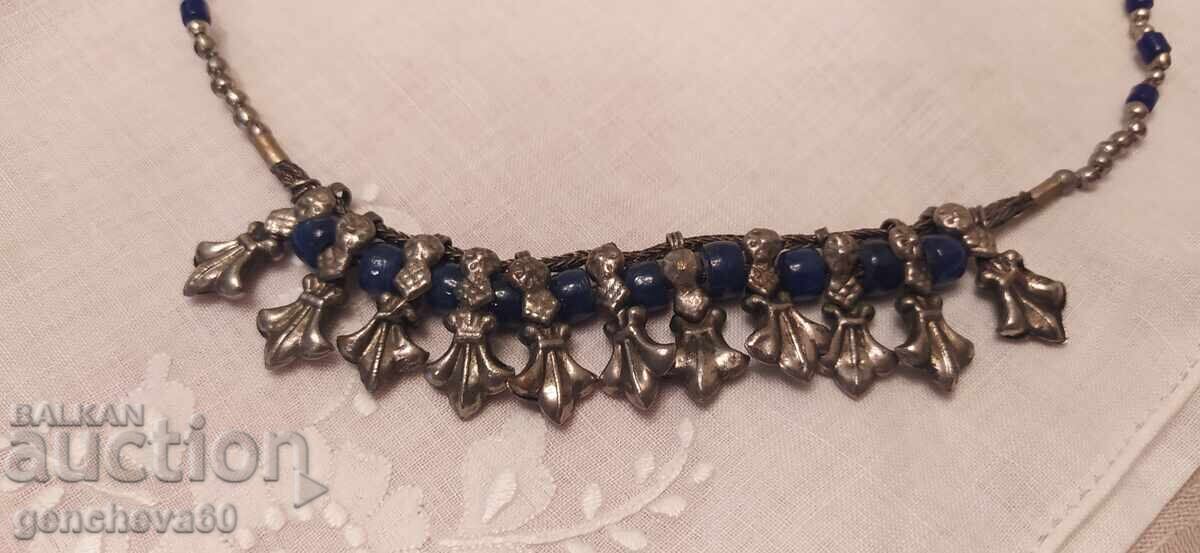 Bijuterie renascentistă sahan și mărgele albastre