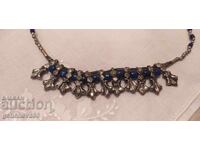 Bijuterie renascentistă sahan și mărgele albastre