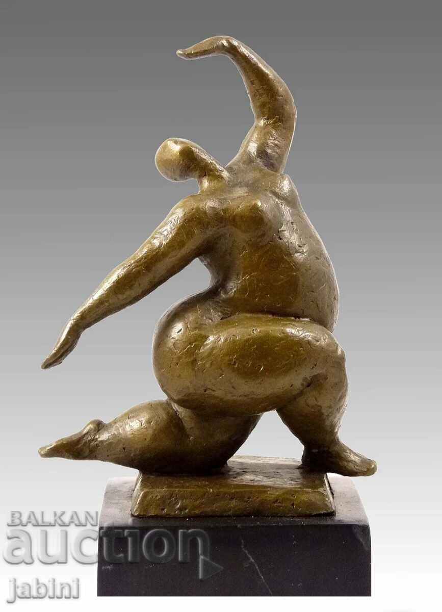Скулптура "Женска фигура" от Мигел Фернандес Лопес-Мило