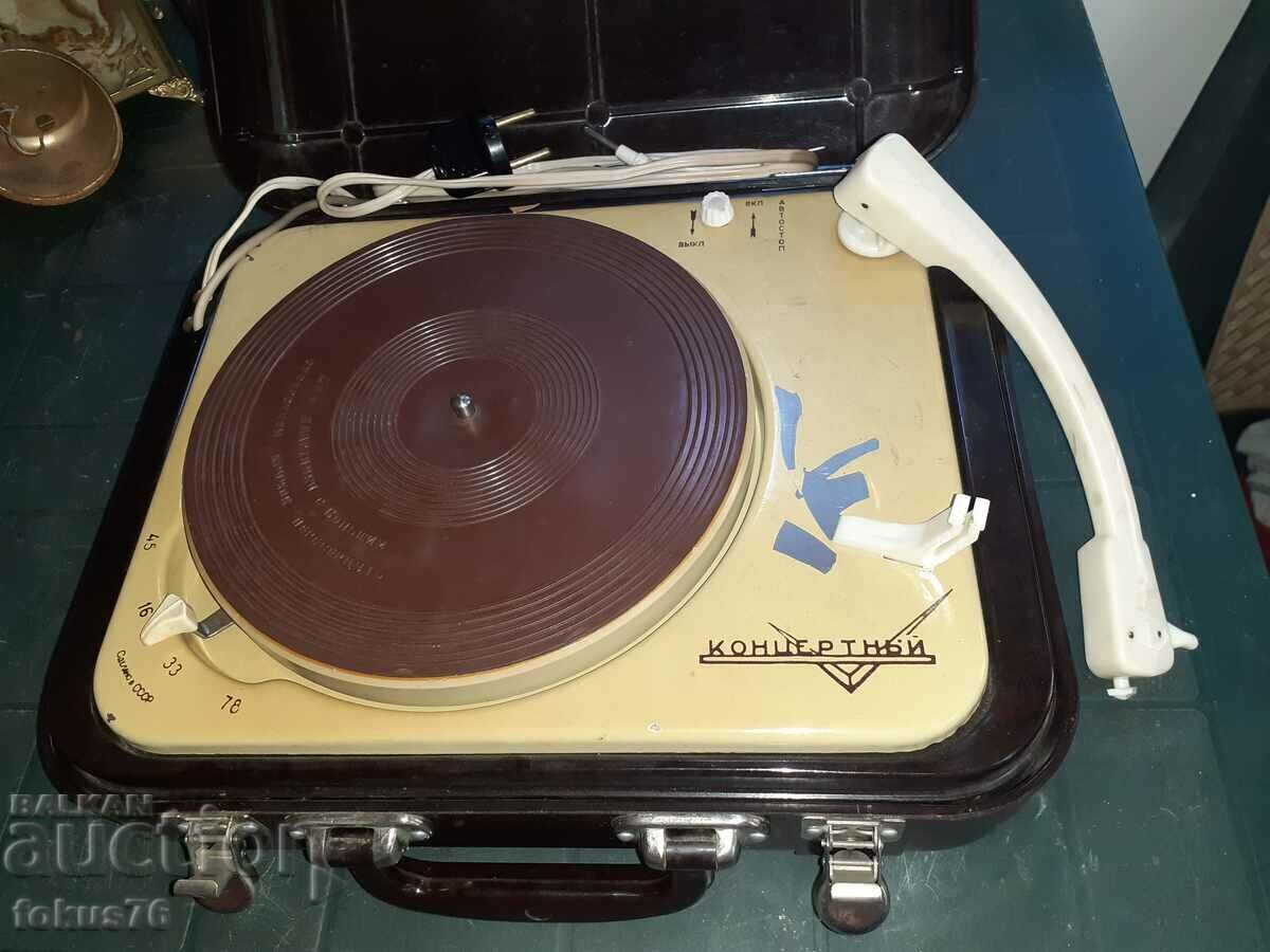 Delivery of Old Russian "Konzertny" gramophone with bakelite case Delivery of Old Russian "Konzertny" gramophone with bakelite case