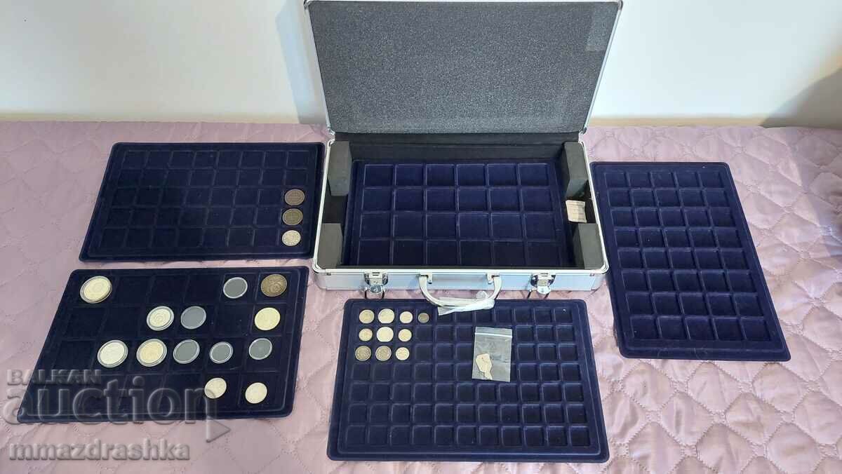 Куфар за съхранение на монети