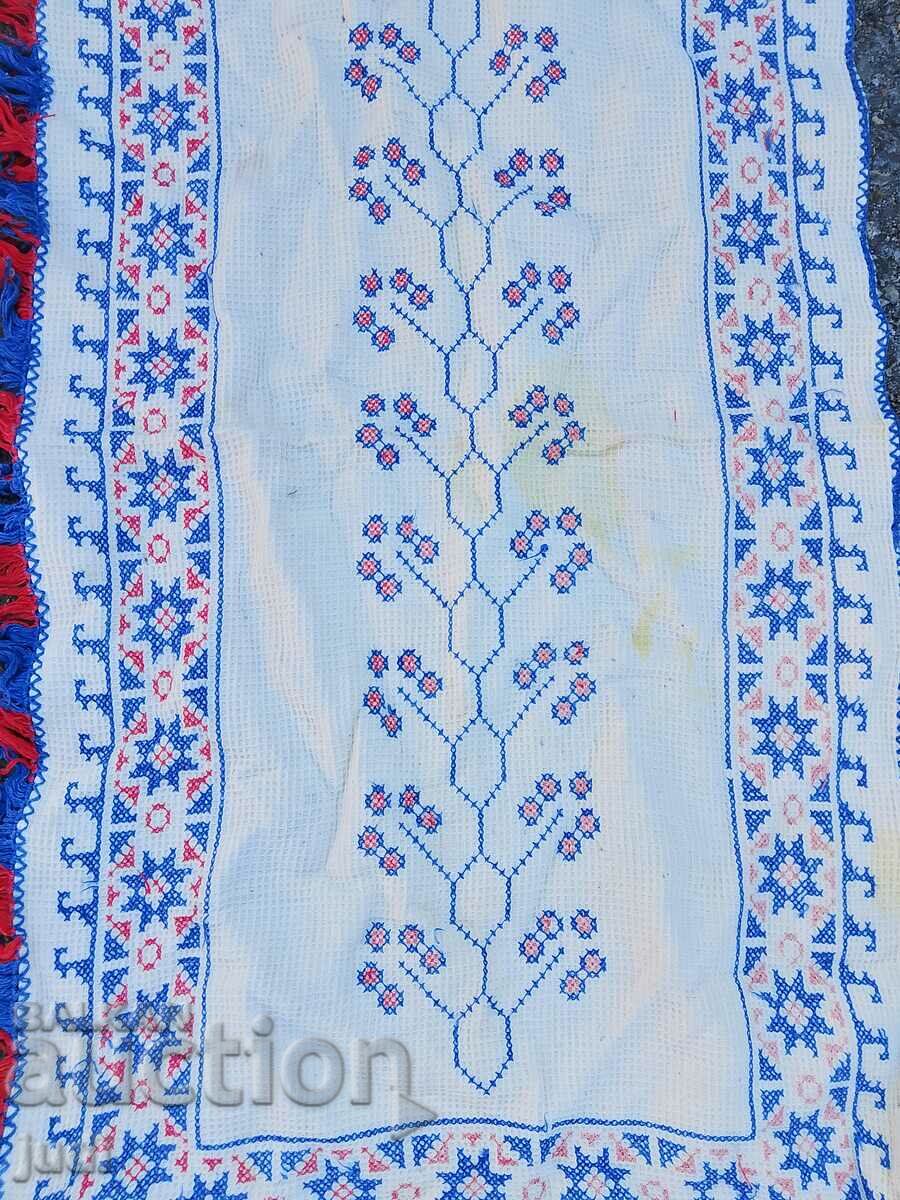 Licitație Fata de masa cu broderie Licitație Fata de masa cu broderie