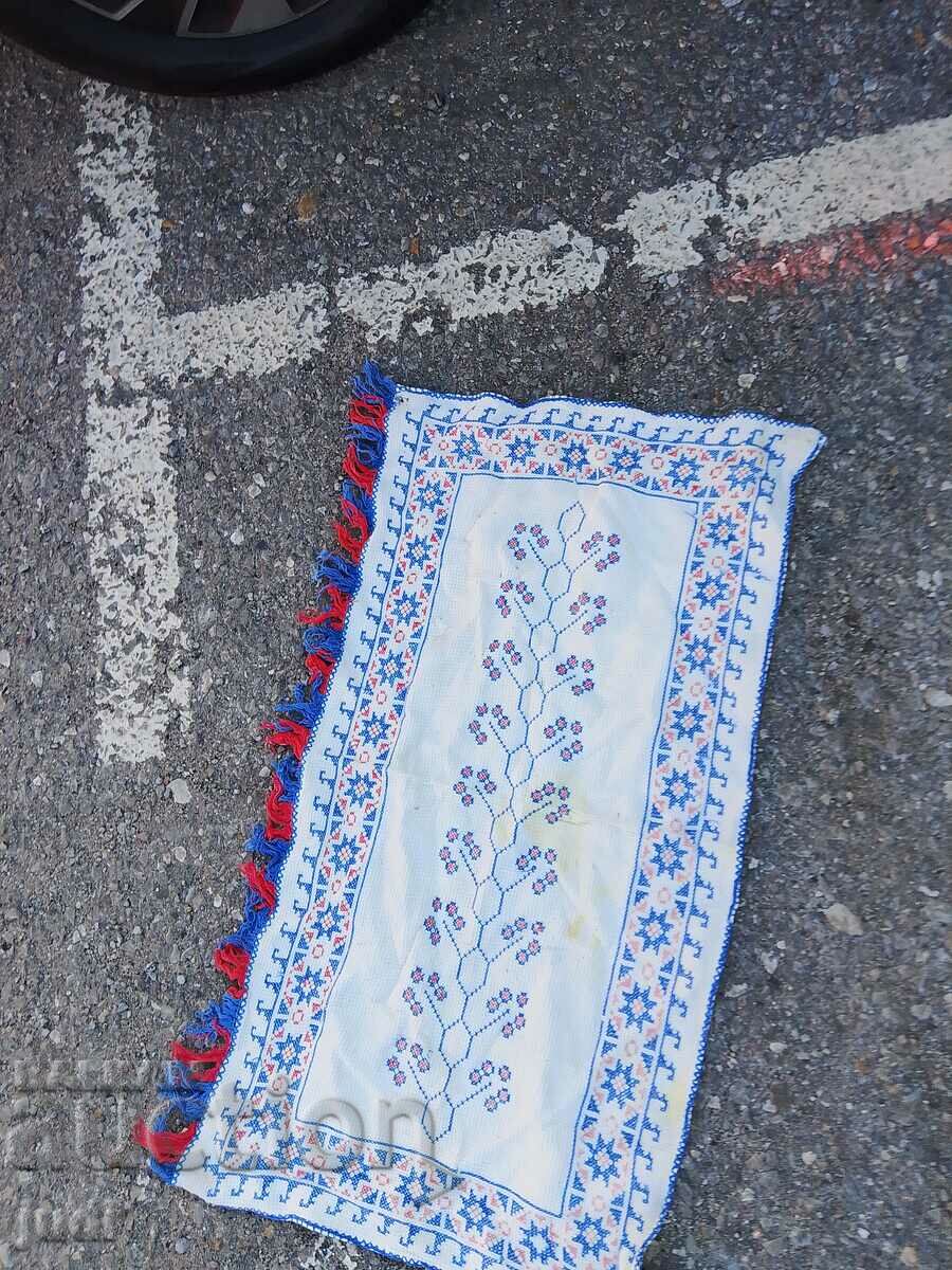 Fata de masa cu broderie - 7 Fata de masa cu broderie - 7