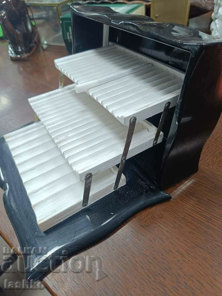 Доставка на Кутия за пури и цигари