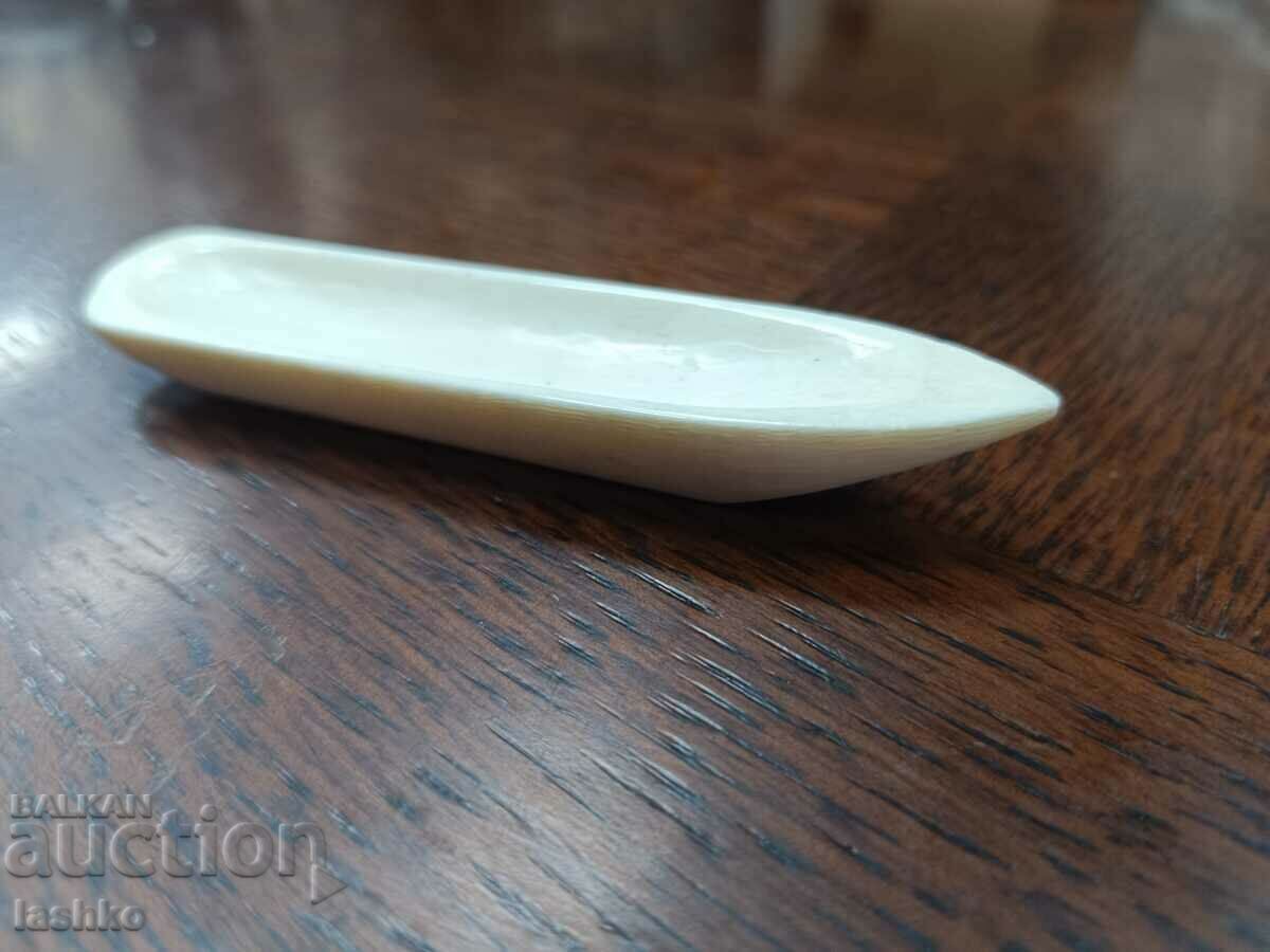 Auction Ivory figure Auction Ivory figure