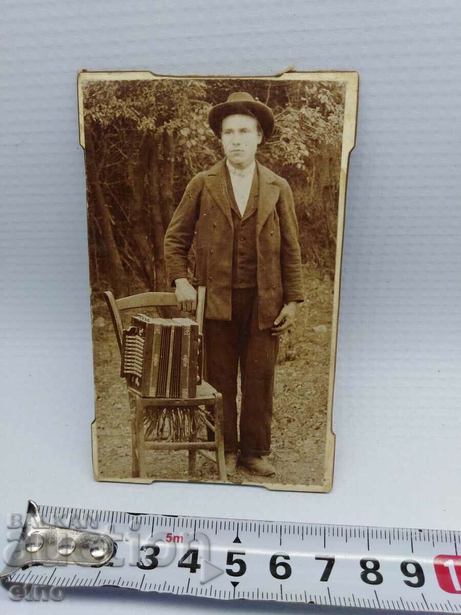 Auction Gorna Oryahovitsa, CZARSKA SIMKA CARDBOARD MUSICIAN WITH ACCORDION Auction Gorna Oryahovitsa, CZARSKA SIMKA CARDBOARD MUSICIAN WITH ACCORDION