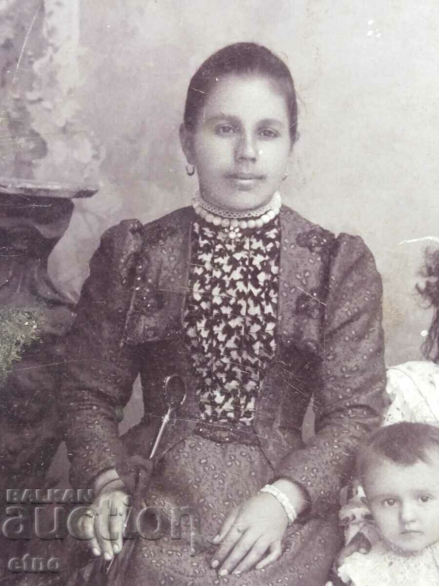 ROYAL SIMKA CARDBOARD-TOWN LADY WITH CHILDREN with price 20.00 BGN | € 10.23 ROYAL SIMKA CARDBOARD-TOWN LADY WITH CHILDREN with price 20.00 BGN | € 10.23