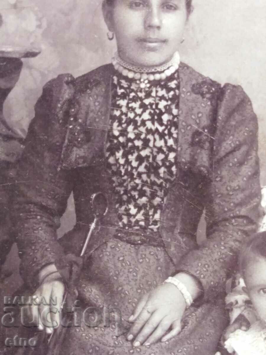 Delivery of ROYAL SIMKA CARDBOARD-TOWN LADY WITH CHILDREN Delivery of ROYAL SIMKA CARDBOARD-TOWN LADY WITH CHILDREN