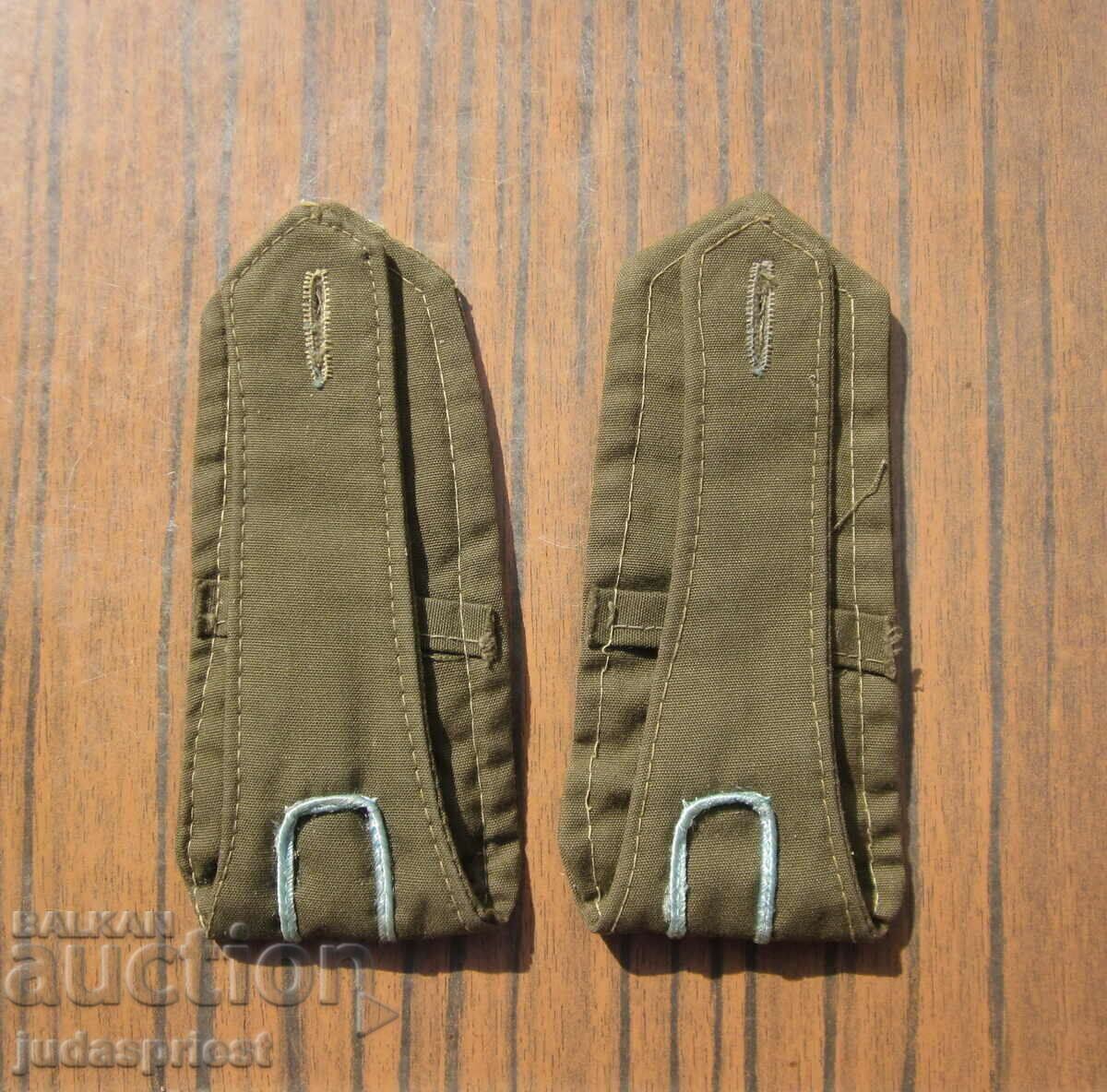 Παράδοση Επωμίδες συνταγματάρχη της βουλγαρικής αεροπορίας για στολή μάχης Παράδοση Επωμίδες συνταγματάρχη της βουλγαρικής αεροπορίας για στολή μάχης