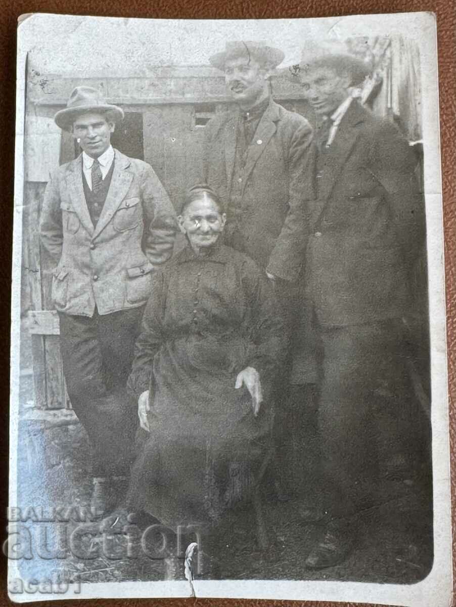 Shoemakers Shoemaker Sofia with price 11.99 BGN | € 6.13 Shoemakers Shoemaker Sofia with price 11.99 BGN | € 6.13