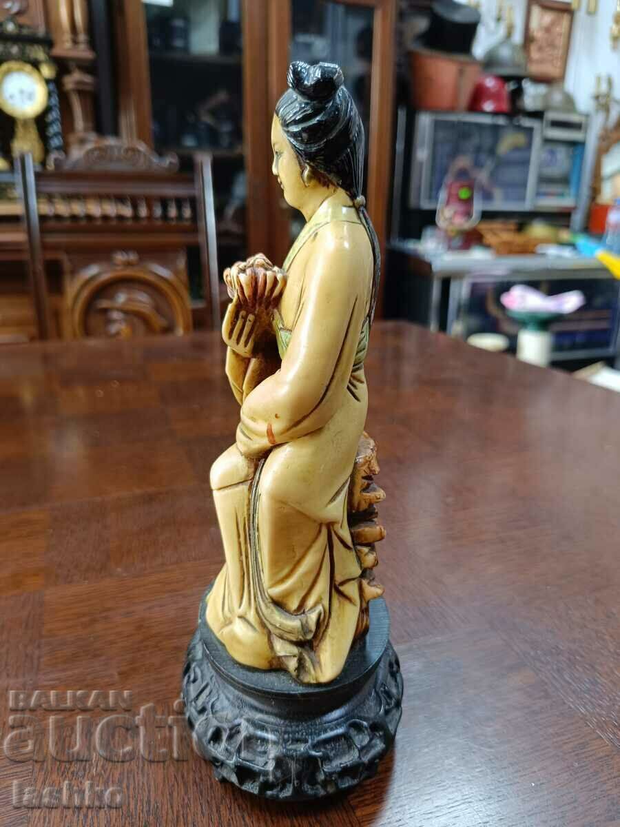 Delivery of Asian figurine Delivery of Asian figurine