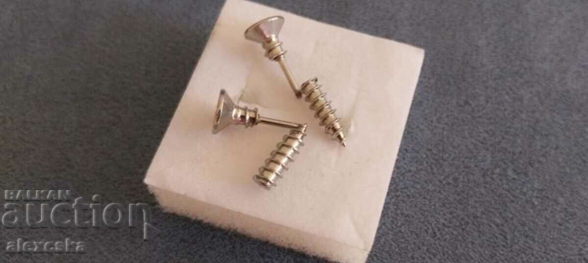 Delivery of Designer earrings Delivery of Designer earrings