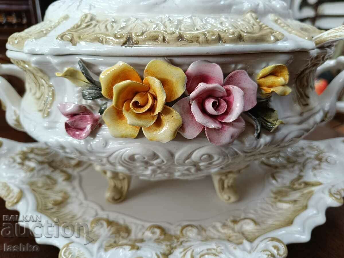 Auction  Old soup bowl