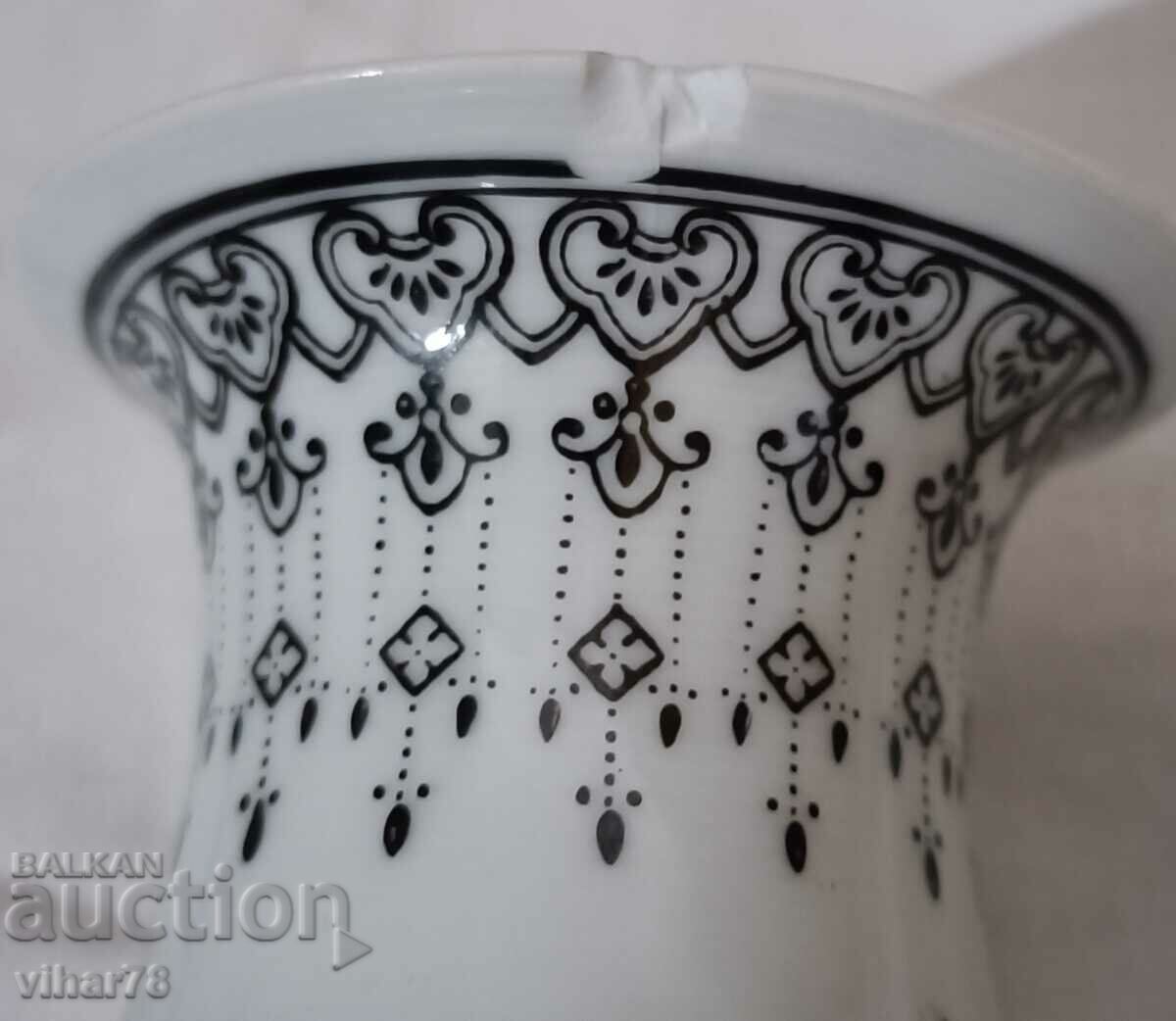 Аукцион МАЛКА КИТАЙСКА ВАЗА Аукцион МАЛКА КИТАЙСКА ВАЗА