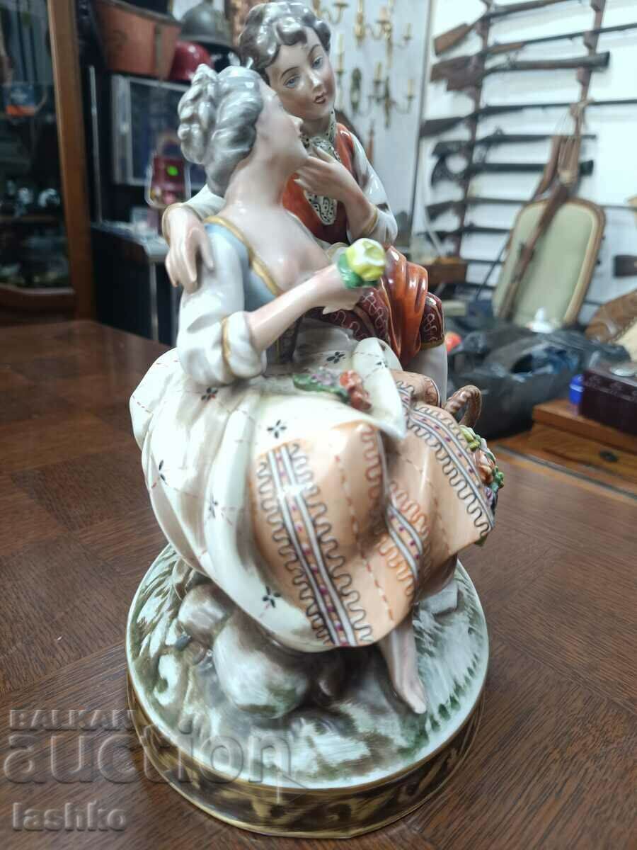 Delivery of Bavaria porcelain figure Delivery of Bavaria porcelain figure