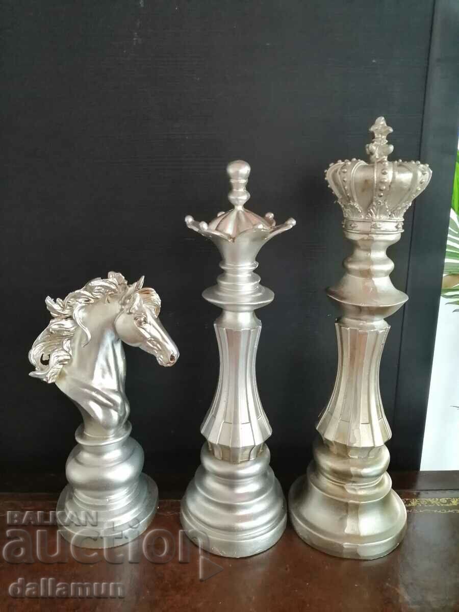 Delivery of decorative set of chess pieces Delivery of decorative set of chess pieces