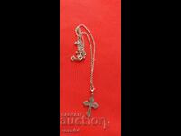 SILVER CHAIN WITH CROSS