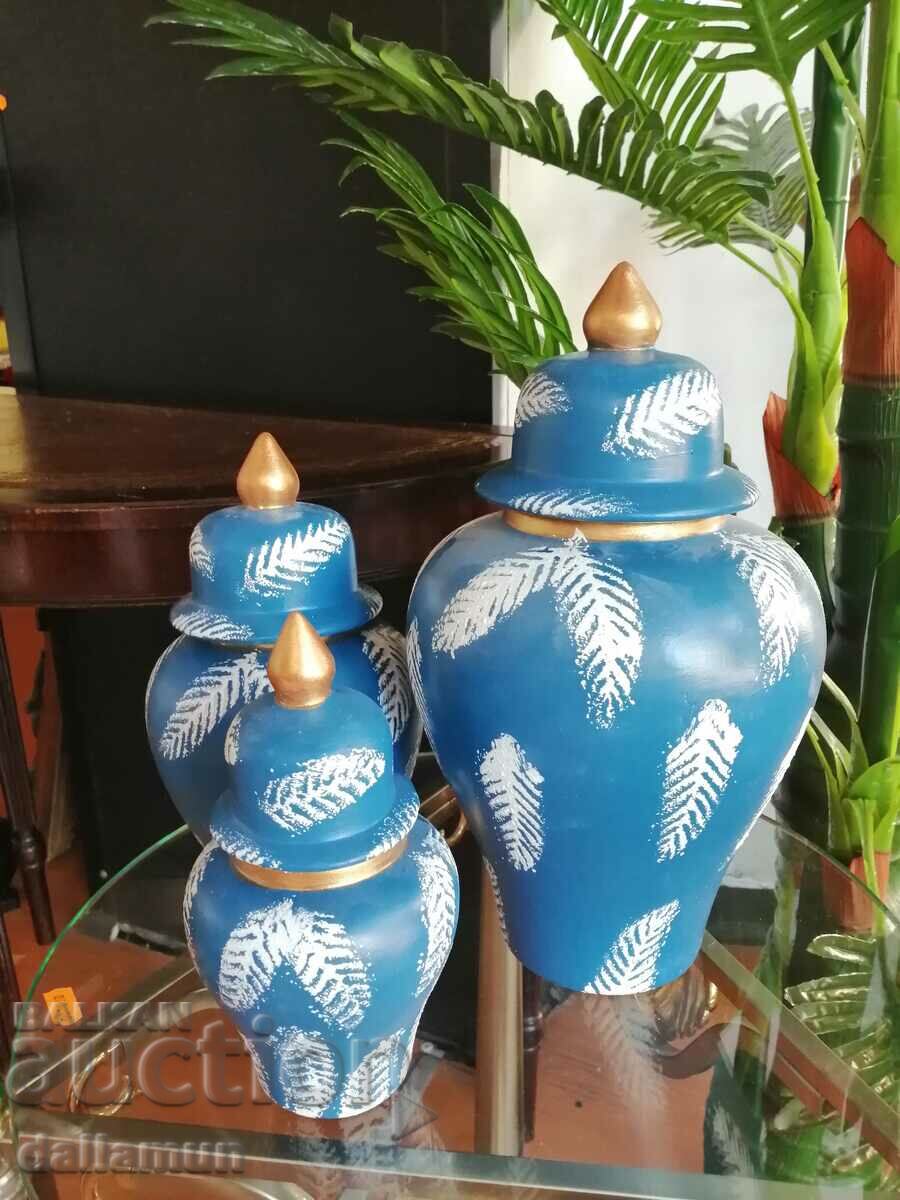 Аукцион комплект керамични вази с капак