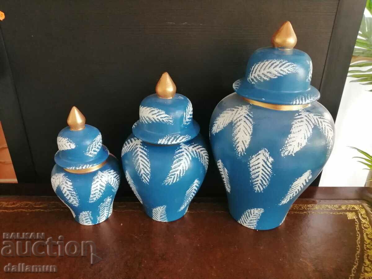 Доставка на комплект керамични вази с капак