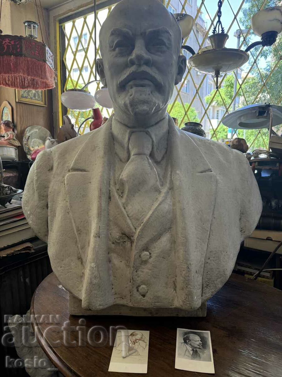 Bust uriaș al figurii lui Lenin statuie sculptură