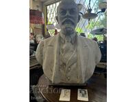 Bust uriaș al figurii lui Lenin statuie sculptură