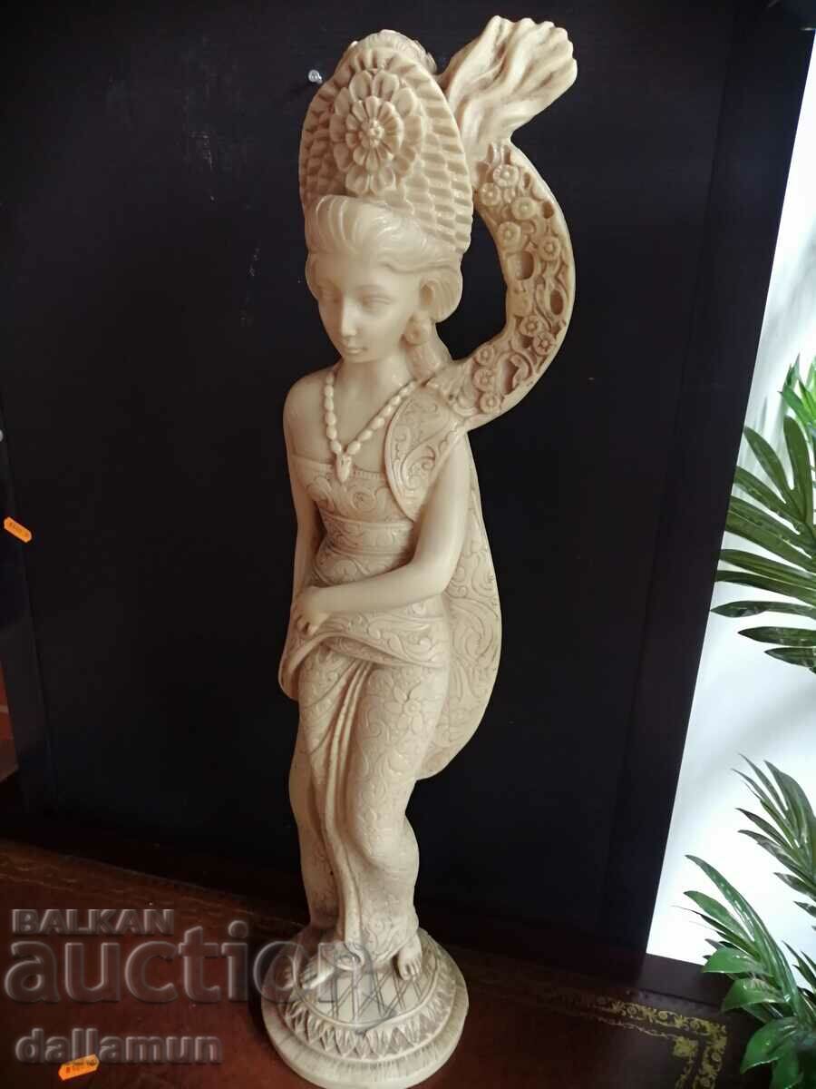 Delivery of ancient chinese goddess statuette