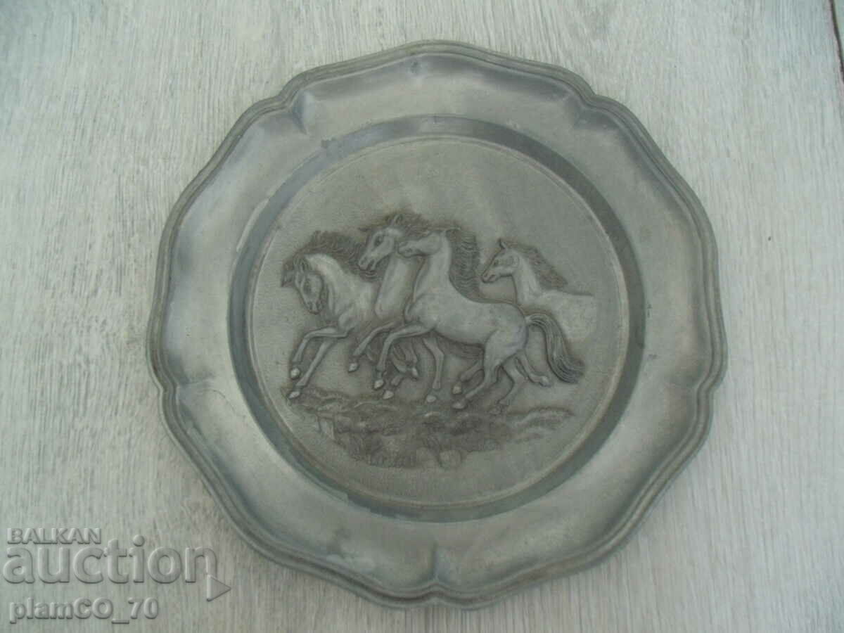 Delivery of No.*7631 old metal panel - horses - diameter 22.5 cm Delivery of No.*7631 old metal panel - horses - diameter 22.5 cm