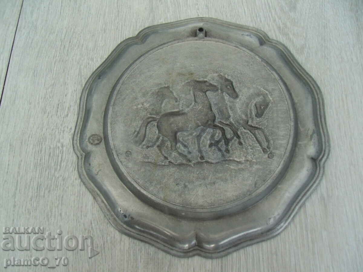 No.*7631 old metal panel - horses - diameter 22.5 cm - 5 No.*7631 old metal panel - horses - diameter 22.5 cm - 5