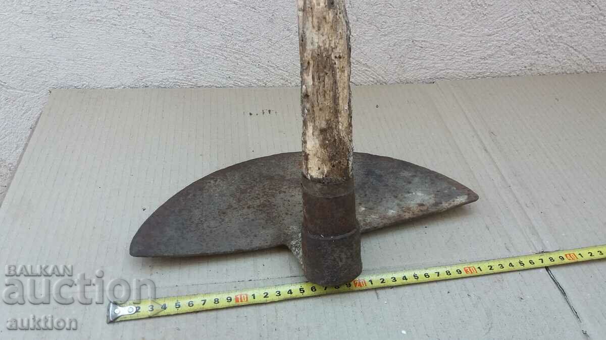 OLD MASSIVE HOE - 5 OLD MASSIVE HOE - 5