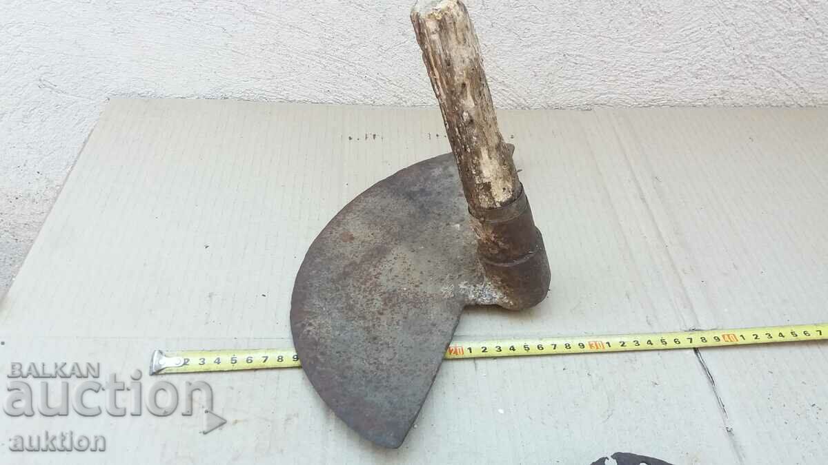 OLD MASSIVE HOE - 6 OLD MASSIVE HOE - 6