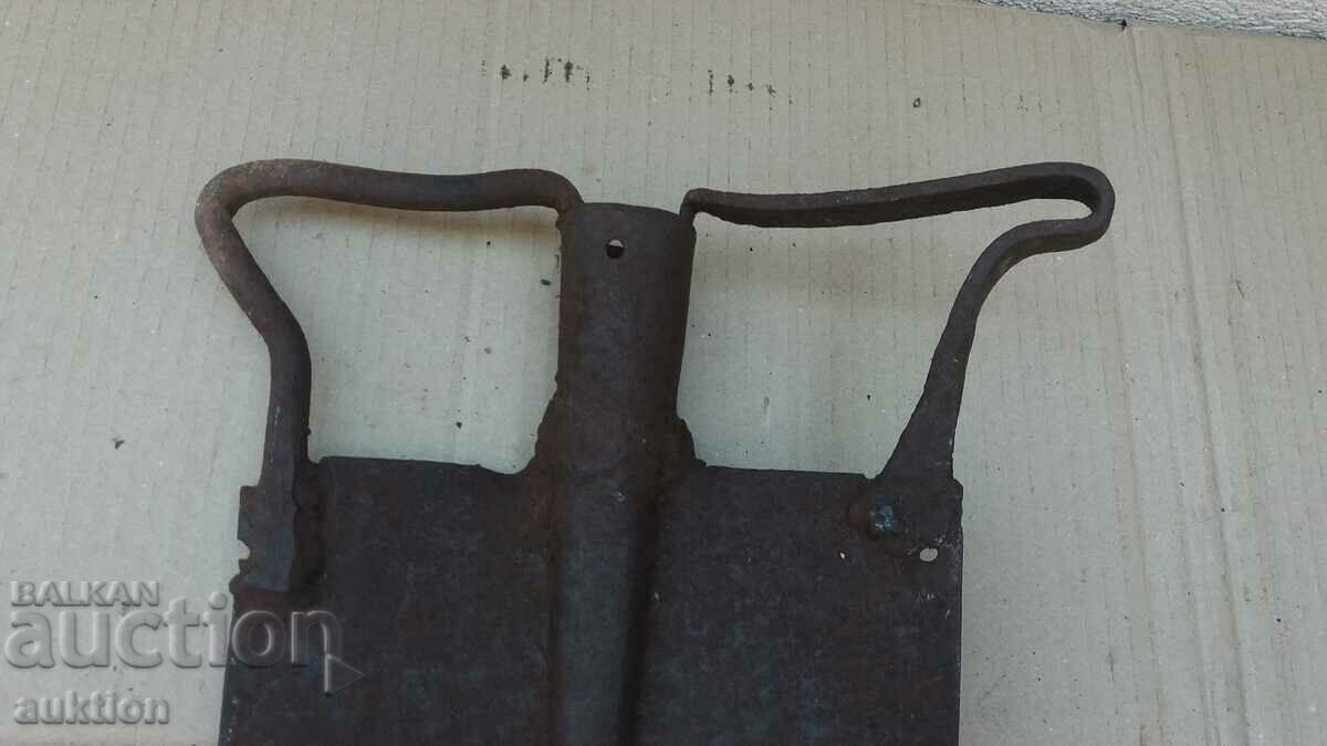 Auction MASSIVE STRAIGHT SHOVEL Auction MASSIVE STRAIGHT SHOVEL