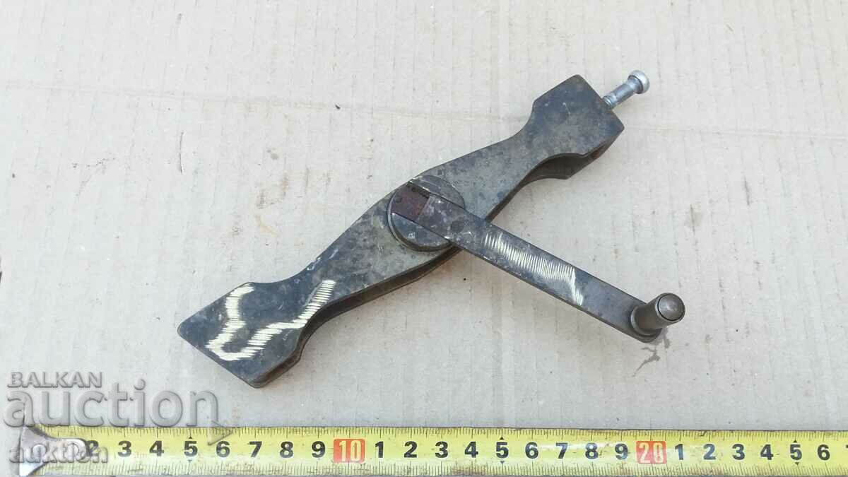 Auction SOLID BRONZE ROLLER - BASE - PULLEY Auction SOLID BRONZE ROLLER - BASE - PULLEY